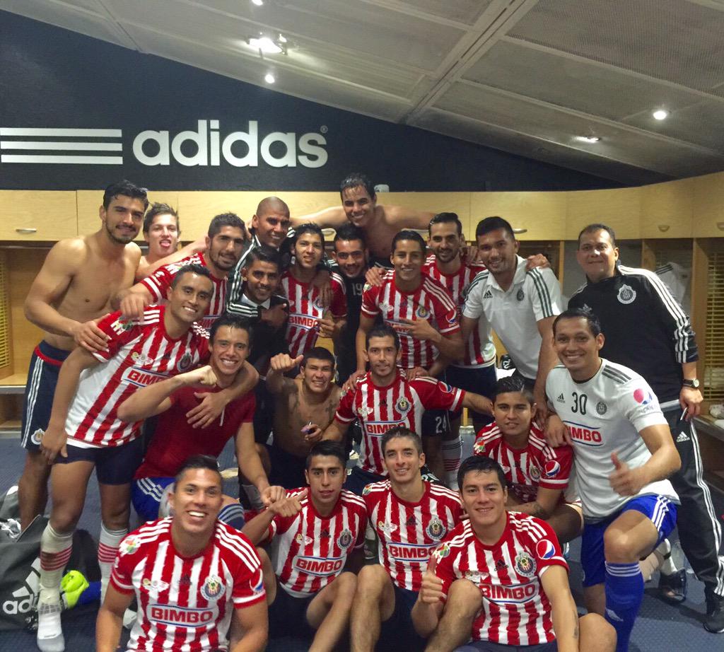 86Aris55's tweet photo. Gran triunfo del equipo, gracias a Dios  y la indiscutible afición por apoyarnos en todo momento #ChivasNoTeRajes http://t.co/TRIu9YJK5J