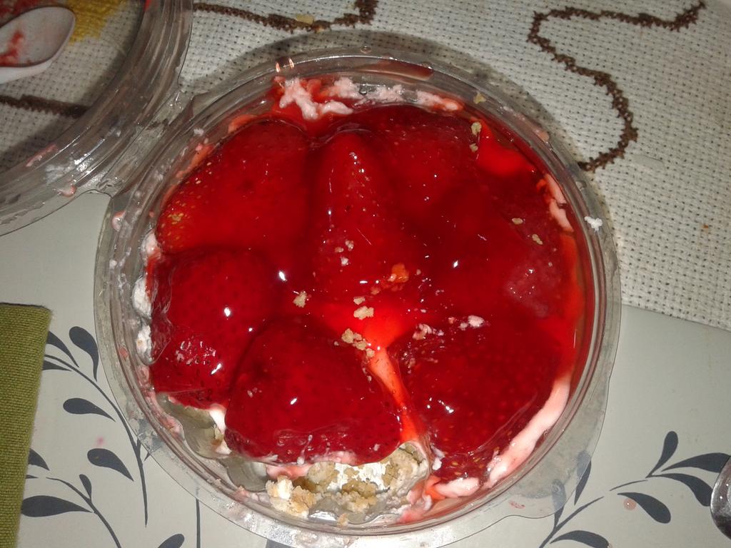 malenanaveda's tweet photo. @MaiteNaveda loca chesscake... 😒 http://t.co/nYrdmxjlSA