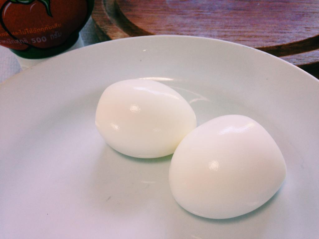 KomsakAddams's tweet photo. ชอบกินไข่สุกประมาณนี้ เราจะมีความสุขมากๆตอนที่น้ำไข่แดงกระทบลิ้น http://t.co/cKseJ5KRJP