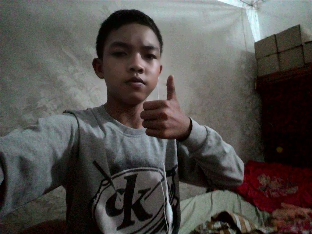 takyunerror's tweet image. akrab ma keponakan. 💩