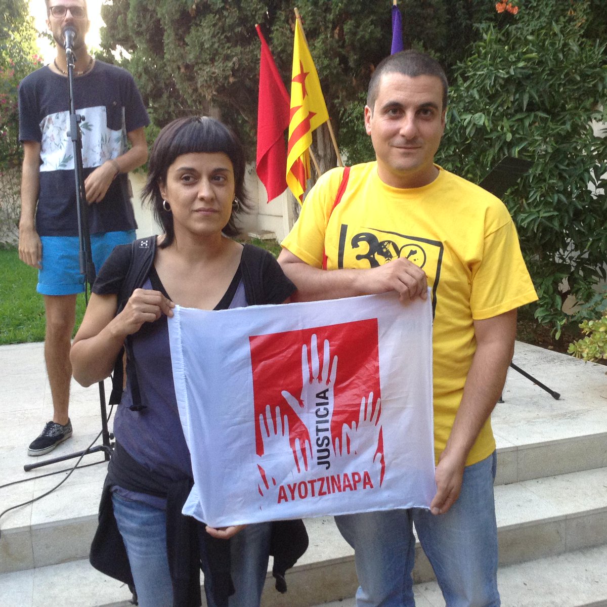MarusiaLC's tweet photo. @quimarrufat @AnnaGaSabate gracies per la vostra solidaritat amb Ayotzinapa i el poble mexicano #AyotzinapaUnAno http://t.co/26npYJIkkS