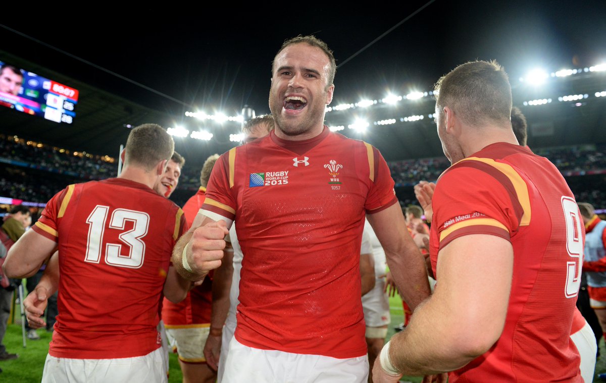 WelshRugbyUnion's tweet photo. .@Jamiehuwroberts celebrates tonight's victory against @EnglandRugby in the #RWC2015 http://t.co/tO3RH2Ij8x