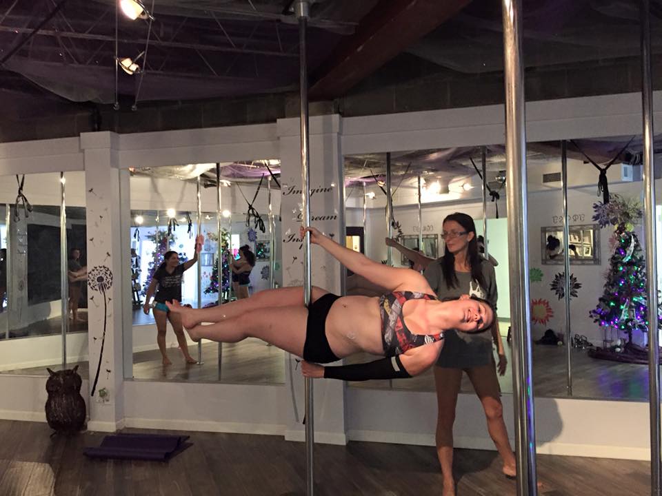 DaintyBitchSkin's tweet photo. Feeling like a #badass today. 2-hand layback was a success, even w/stupid humidity. @PoleFitnessTN #PoleMoreHurtLess http://t.co/DKL4lG6lRC