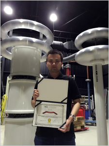 TDHVL_UK's tweet photo. Bo Huang receives award at ISH 2015 http://t.co/Mc0dHjCpyg #ish2015.org http://t.co/UPV2zgLPso