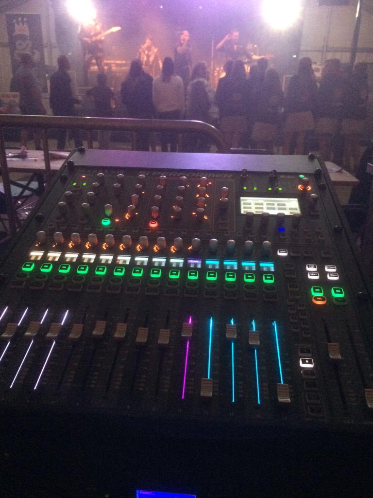 Olafje_nl's tweet photo. #Soundcraft #faderglow #live #PartyCriminals ! http://t.co/y5QjbPdnjG