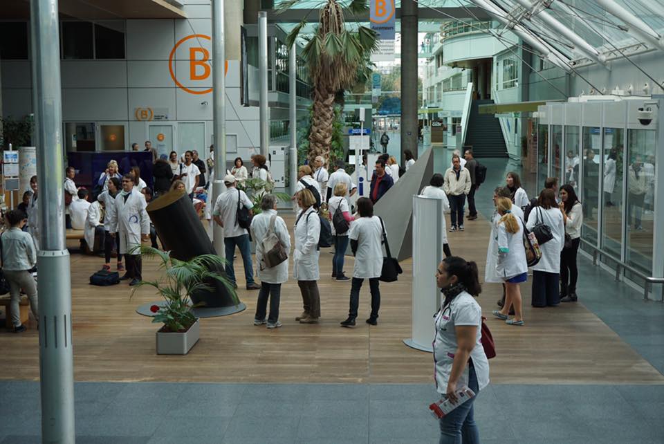 CoSoLI77's tweet photo. #flashdoc à l'hôpital Georges Pompidou la médecine est à terre http://t.co/AYQeOqYS8c