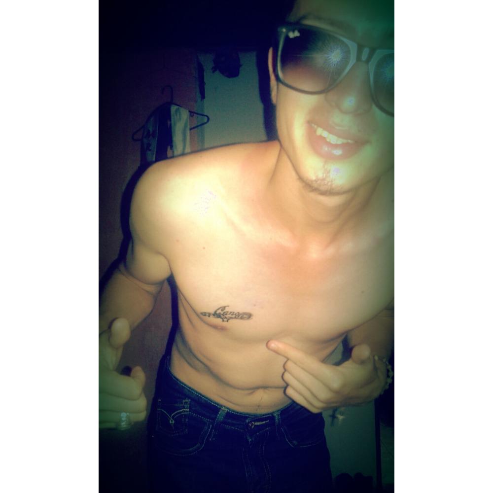 KristhCano's tweet photo. Como me gustaria tatuarme tu nombre A.....? http://t.co/sLkpmpWx7g