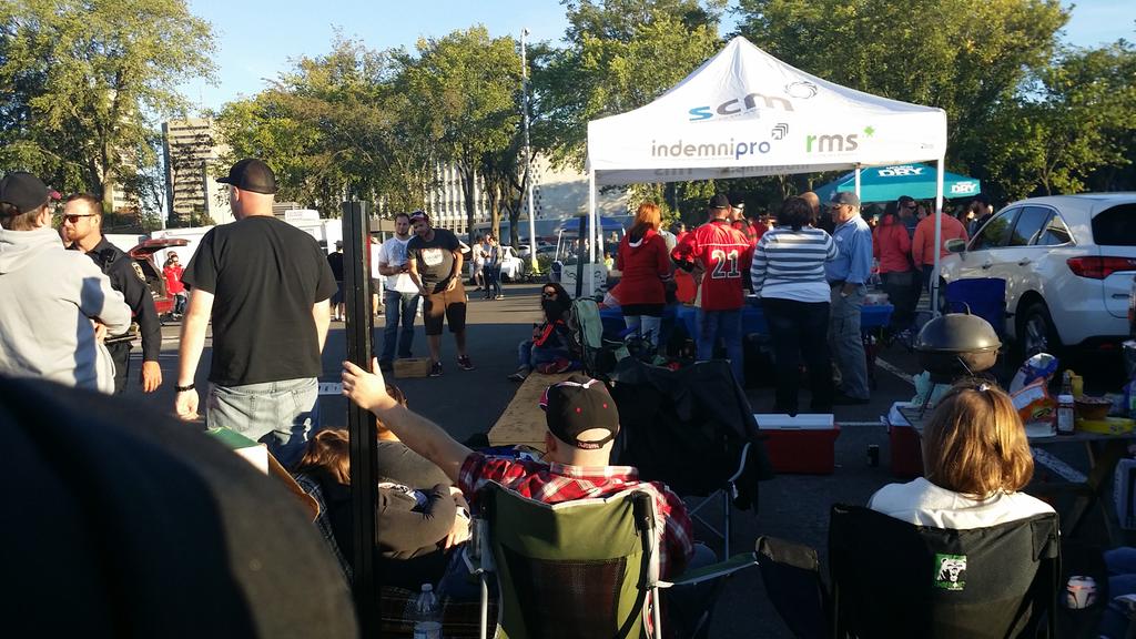 neileriffic's tweet photo. Pregame festivities & warmup at Telus Stadium @StFXAthletics @rougeetor. #lavalparties #GoX #Go83 @chrees_ridley http://t.co/e6j5nrGQRC