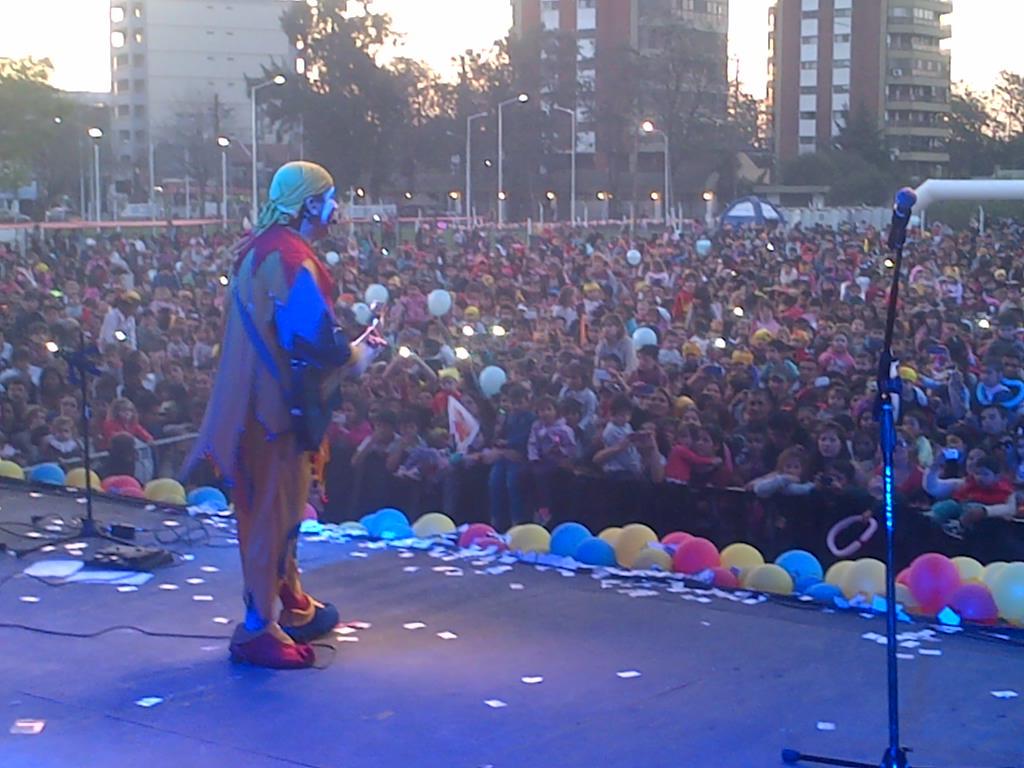MunicipioPilar's tweet photo. ¡La alegría llegó con Piñón Fijo a Pilar! http://t.co/y4hLOEVJyx