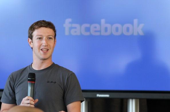 epocanegocios's tweet photo. Fundador do Facebook pede internet universal para ajudar a acabar com os males do mundo http://t.co/yskJQs3jOP http://t.co/NXQhZXfwfD