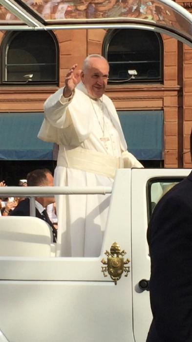 tsmalls_ryan5's tweet photo. less than 15 feet from the Pope today and it was amazing, here's a man that's bringing Catholicism back to its root http://t.co/QqBpetlPSt