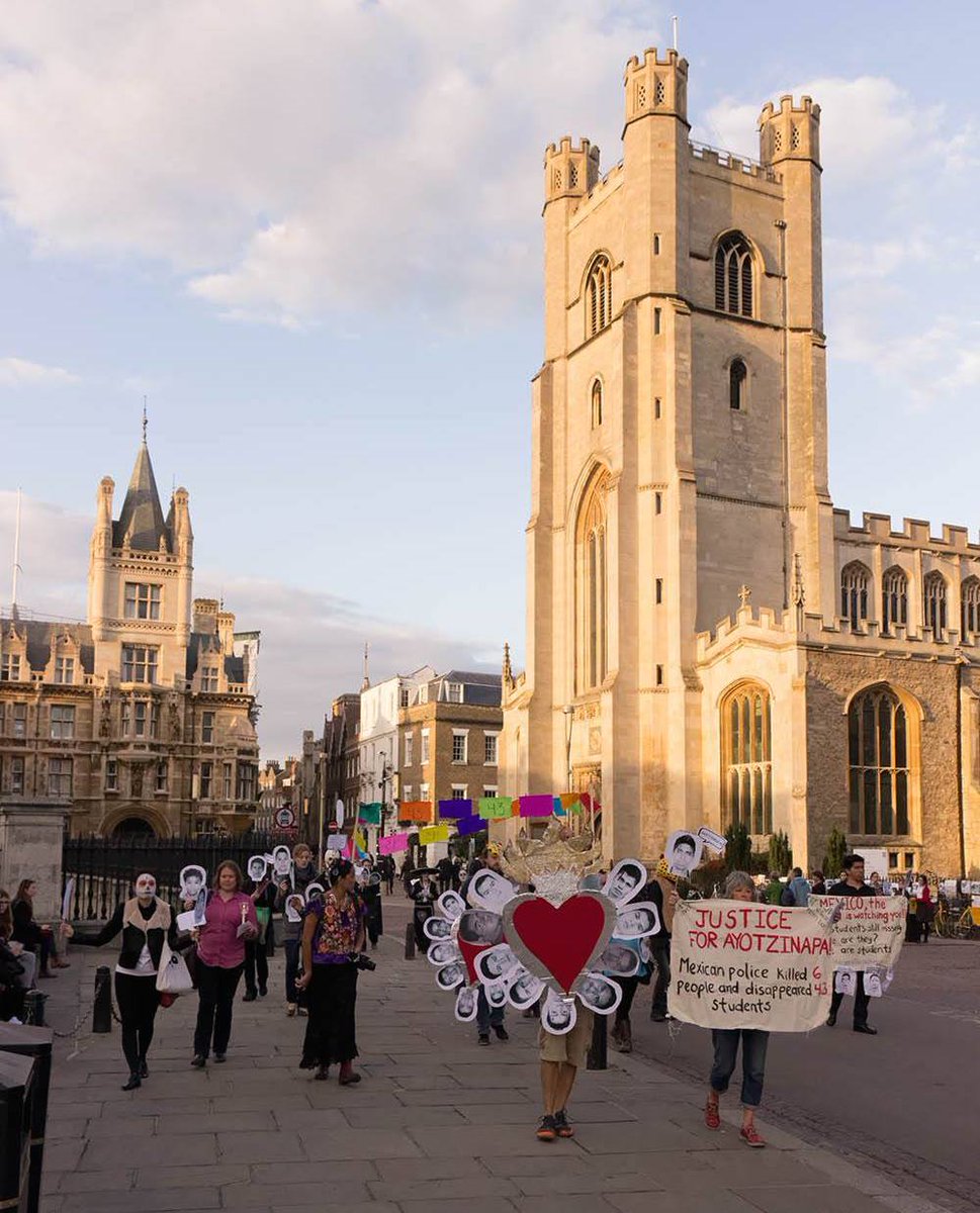 Cambridge, Inglaterra, recuerda a #AyotzinapaUnAño.