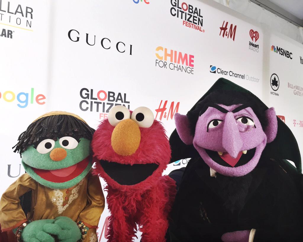Elmo on Twitter: "Elmo loves his friends Raya and @CountVonCount! Elmo is  so happy! Elmo is at the #GlobalCitizen Festival today!  http://t.co/uRABONJgCN" / Twitter