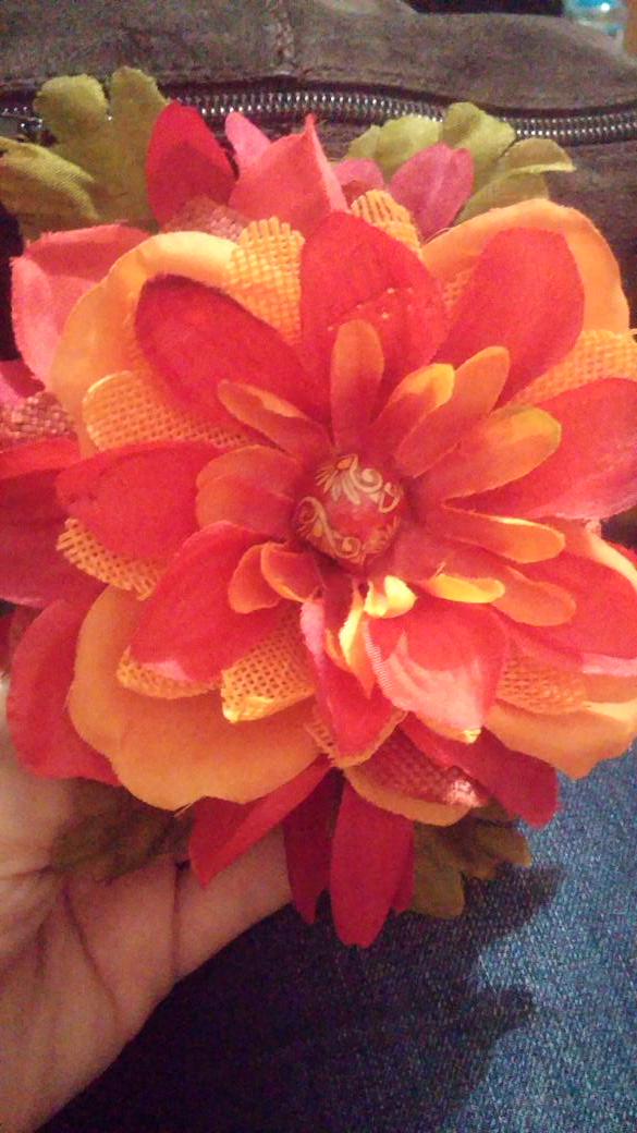 ShellofAllTrade's tweet image. Rocking this Saturday flower; what are you wearing?