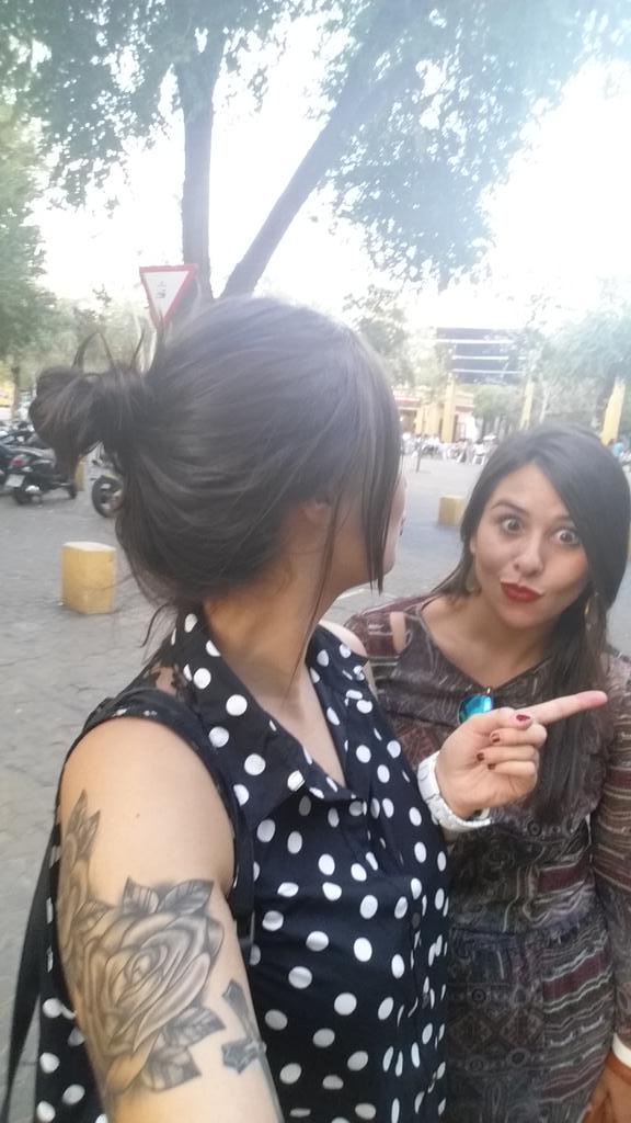 LorenaTolos's tweet photo. Feliz de tenerla por la alameda.... la echaba d menos! Mi mitad. http://t.co/pu0JiOZhBt
