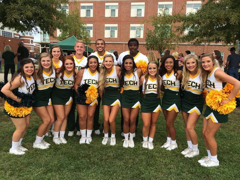 scenesfromusc's tweet photo. At http://t.co/uhQCmrwevY -- from arkansastech The Tech cheerleaders are ready to cheer on the Wonder Boys! #ATUF… http://t.co/W6VF1gfmEs