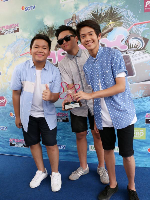 CJRmyBeloved's tweet photo. "Ini motivasi buat lebih bagus, doakan kami berkarya lebih baik lagi,"- @iqbaale http://t.co/qh4VVpeybs