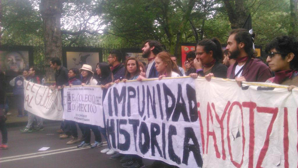 Contingente conformado por varias generaciones: <a href="/Colmex132/">Colmex132</a> <a href="/secolmex/">Estudiantes Colmex</a> <a href="/ColmexAyotzi/">Colmex Ayotzinapa</a>, COLMEX DISIDENTE