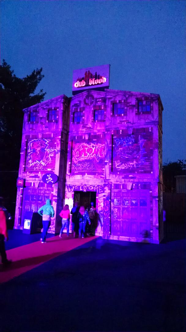 buzzsawtony's tweet photo. Kings Dominion Haunt, Zombie High and Club blood Haunted Houses. Both were excellent, well staffed and scary http://t.co/mUyQuHM0r9