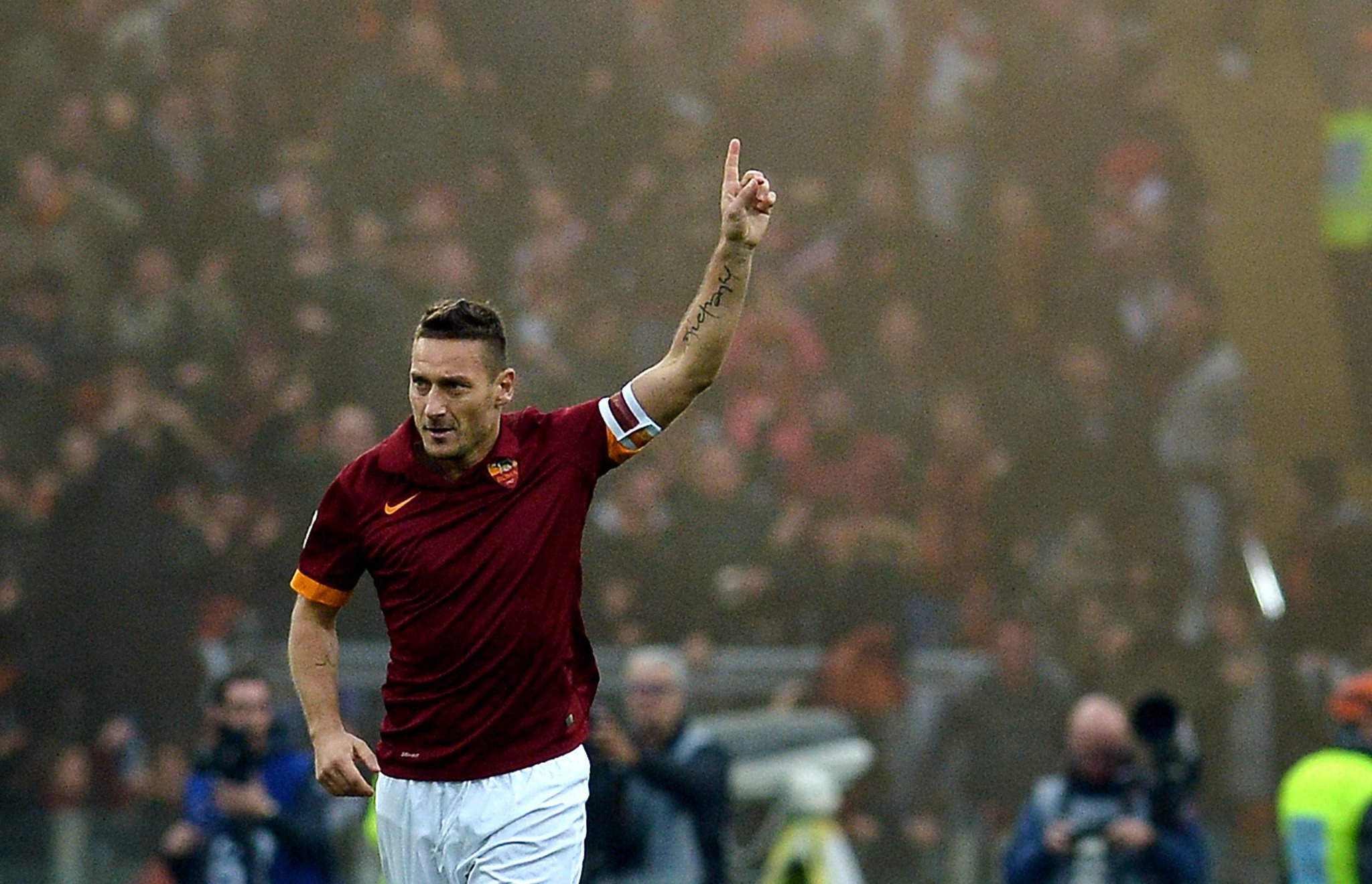 Happy birthday to Italian legend Francesco Totti; he\s scored 300 goals in 746 games for Roma. One-club man. 