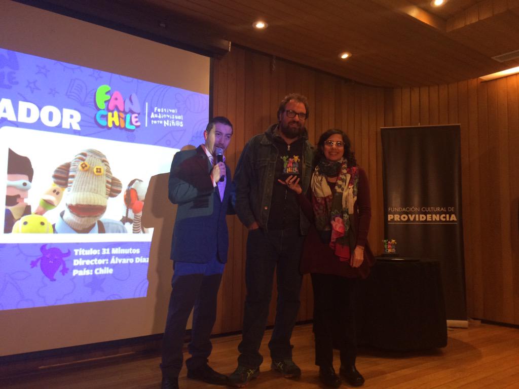 fanchilefest's tweet photo. ¡Hay empate! Felicitaciones a Migrópolis y @31minutos_tv ganadores en la categoría Mejor Programa de TV Infantil http://t.co/FN3UvAaXSQ