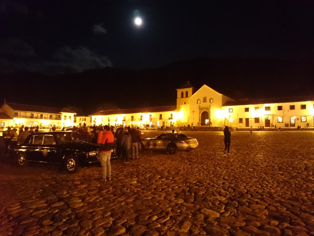 MIL977SH's tweet photo. @VilladeLeyvaCol @villadeleyva @NoticiasRCN  @MIL977SH  @sixtoosebas noche de autos, villa de leyva http://t.co/u89XKJAHBj