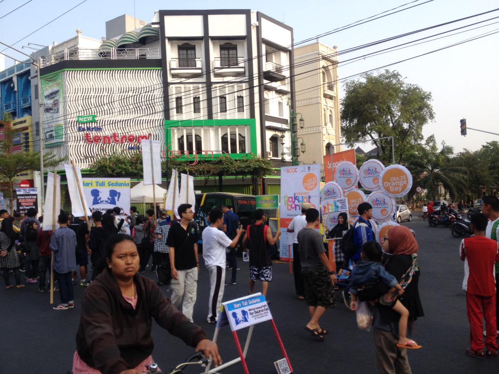 solopolah's tweet photo. Sosialisasi Indonesia Creative Cities Conference 2015 dan memperingati Hari Tuli Sedunia 2015 di Ngarsapura #kotasolo http://t.co/ZO5EKhEcIk