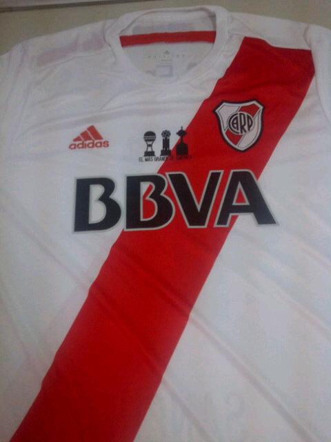 Sebasrur's tweet photo. Queres que sea tuya esta camiseta de #River? RT y te anotas. Este miércoles 30-9 digo quien se la gana. Vamoosss! http://t.co/IxjgKQi1kb
