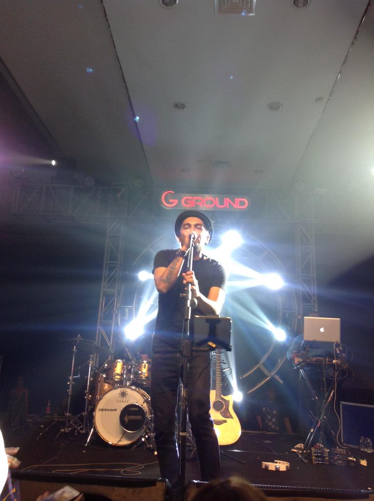 Performnya Bang <a href="/GlennFredly/">Latuihamallo</a> semalam di The Sunan Hotel Solo