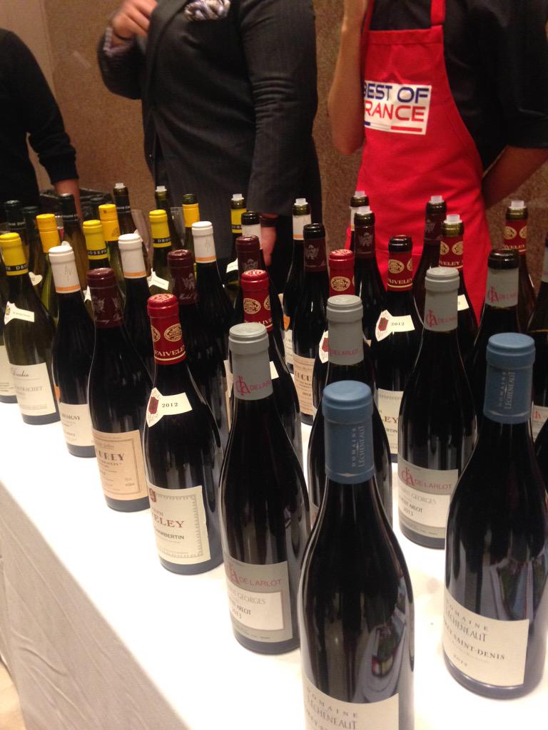 emilylbain_'s tweet photo. The #burgundy table is by far my favorite ! @leduwines #bestoffrance http://t.co/UsxH7q3IYz