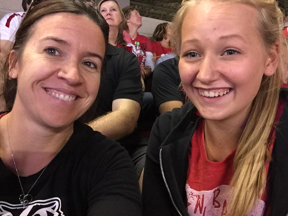 monicaschlicht's tweet photo. #ronjaisfromgermany #firstbadgergame #closestshewillgettohawaii #badgers http://t.co/S4qs5pToI7