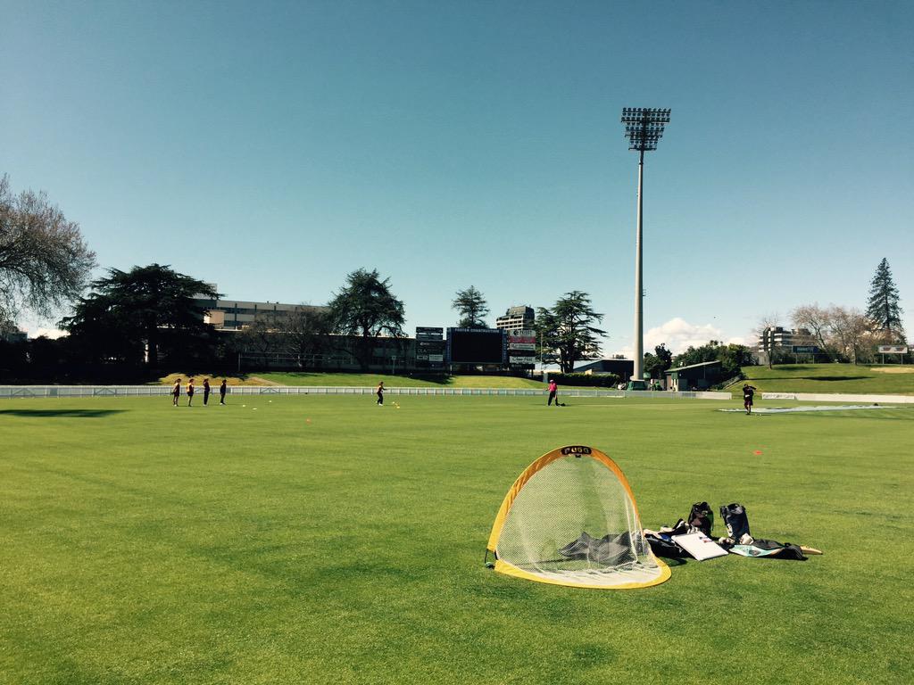 ndcaspirit's tweet photo. Great way to finish camp with some fielding and tan work on the nicest grass in NZ #summergame http://t.co/mav9NSQdev