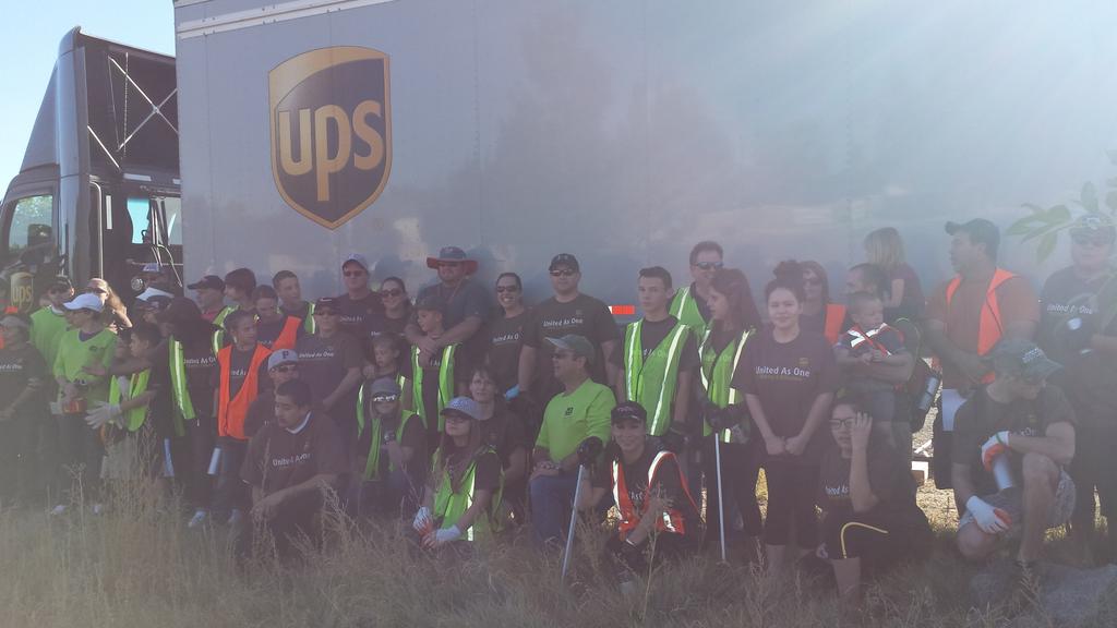 LeftCoastChisum's tweet photo. @UPSers @ktmbeautiful #TheUPSFoundation great turnout for the River Cleanup thank you to all the volunteers http://t.co/PC62OaSKTw
