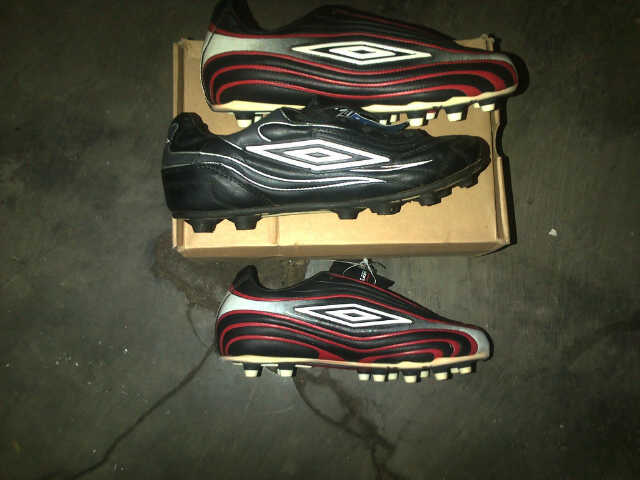 AgusJersey's tweet photo. Borongan barang ada 100pasang tanpa box harga 75ribu/pasang http://t.co/tXz4zfWiUd