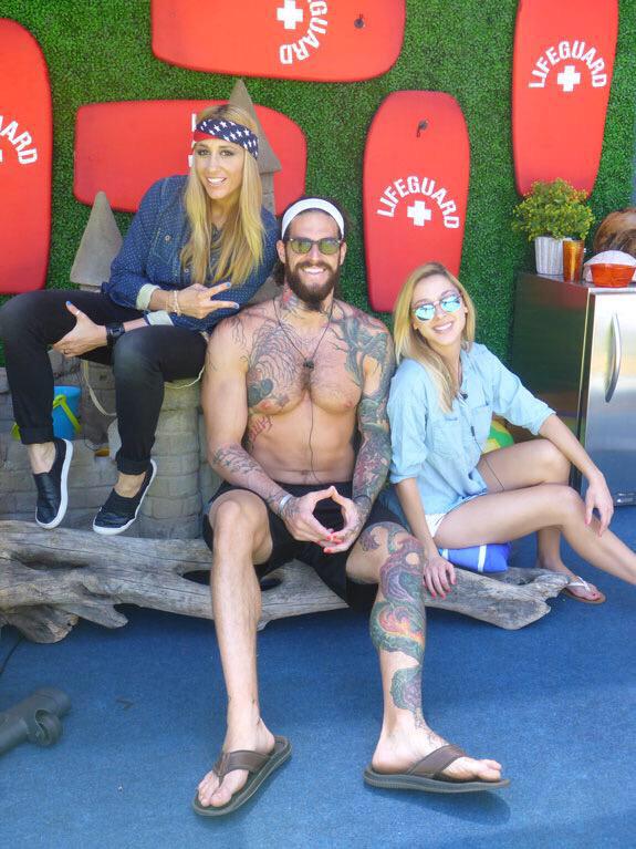 alilovesbb193's tweet photo. Love this picture of @_LizNolan @VanessaRousso and @JudasDraven 3.5 :) #BB17 http://t.co/CeDI1ZZ0SN