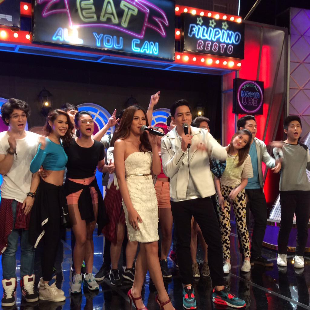 jenyjnjalways's tweet photo. "@StarStruckGMA: UPNEXT: Alden with @StarStruckGMA hopefuls! #SPSTawaOverload #StarStruckOnSPS http://t.co/RgJaNTx8ew"Julie WeLoveYou