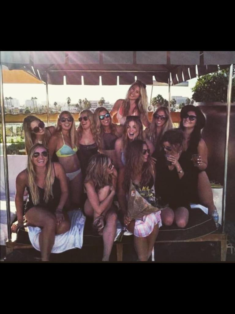 EleanorJCMx's tweet photo. Eleanor with friends in LA celebrating Christiana's Birthday π
#EleanorCalder #EleanorNews #EleanorSupport http://t.co/GuOI7O4mjp