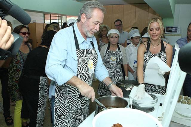 Γρηγόρης Βαλτινος και Ζετα Μακρυπούλια στηρίζουν το προγραμμα ΜΑΓΕΙΡΕΥΩ ΚΑΙ ΠΡΟΣΦΕΡΩ #sophiafoundation #cyprus μ