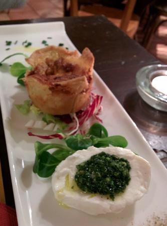 stefanianeirots's tweet photo. La Società dei Carbonari in via Silvio pellico 7bis Torino. Osteria piemontese ricercata! #prezziok #food #torino http://t.co/xoqZgLopQW