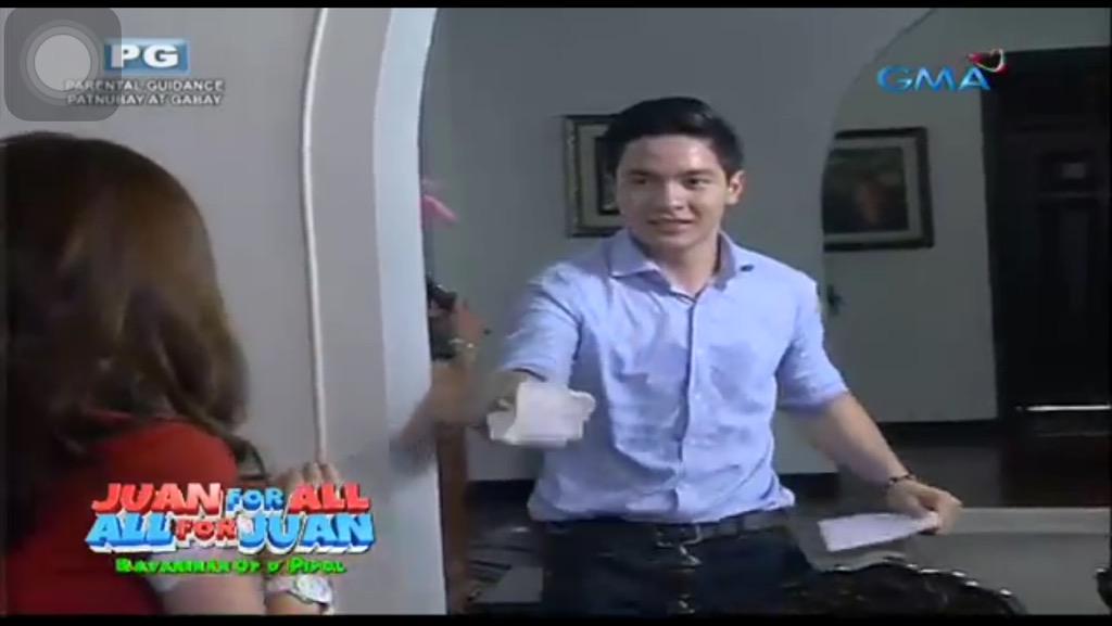 ofcaldub_samar's tweet photo. YUNG PANYO NA BINIGAY NI BOSSING KAY ALDEN TAPOS BINIGAY NI ALDEN KAY MENG HAHA. @mainedcm
#ALDUBandPROUD http://t.co/O2zHdiXJf9