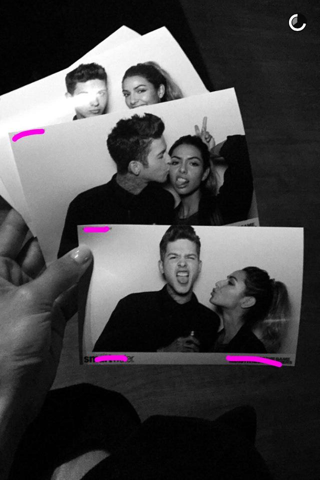 Travilianos's tweet photo. Esses dias a namorada do Travis atualizou o snapchat com essa foto muito amorzinho. http://t.co/LckWpO2sQc