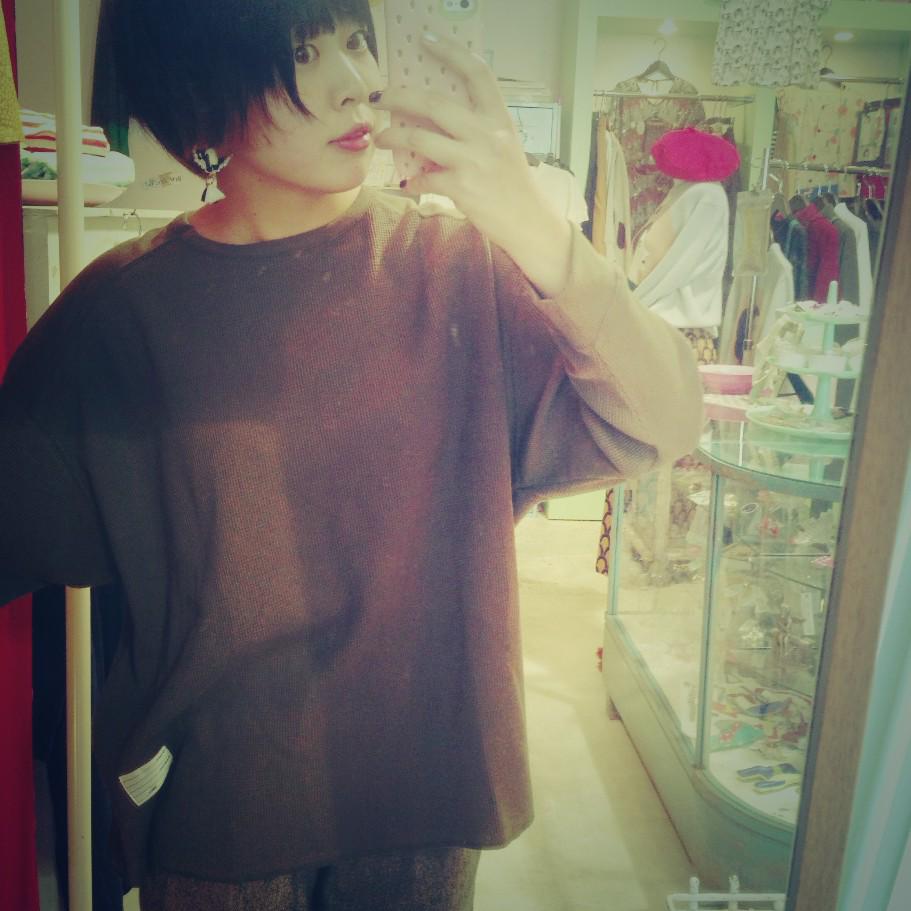 nenejoule's tweet photo. このサイズ感、、、男性女性問わず可愛く着れる予感。。。ネームタグにくすぐられますね♡
#iami
#BOYGAL http://t.co/Da9AzI0TdN
