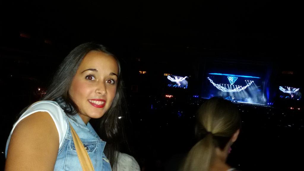 mariiforte's tweet photo. Esta noche me despido con un recuerdo mágico de hoy, sin palabras Alejandro. @AlejandroSanz http://t.co/4YXh2kFN8G