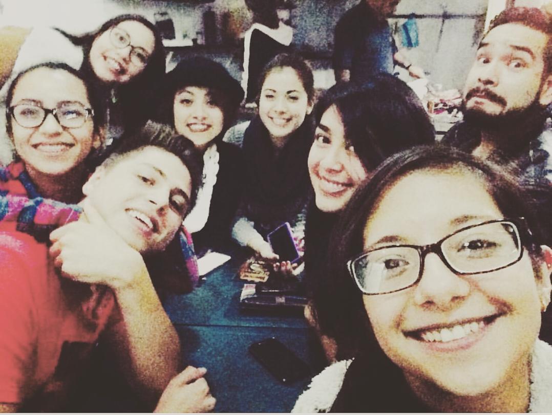 _brenec's tweet image. Hay miles de personas en el mundo, pero solo bastan 6 para hacerme sentir bien👫💕 #ohana #BPML