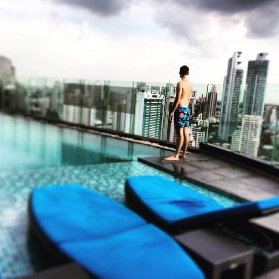 Rooftop dip @ The Continent Hotel Bangkok

<a href="/CityNomads/">City Nomads</a> #citynomads #citynomadsbkk