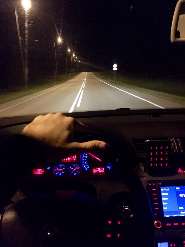 whootom's tweet photo. Kena hommik 2 kraadiga Riiga minekuks 👍 #veryslippericorner http://t.co/24uDRWqweC