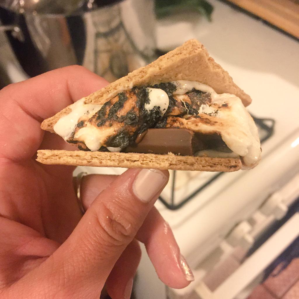 tiffsquest's tweet image. Indoor s'mores! #noguilt #beengoodallweek