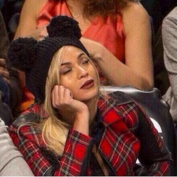 hyunawhy's tweet image. esperando o show da rihanna #RihannaNoRockInRio