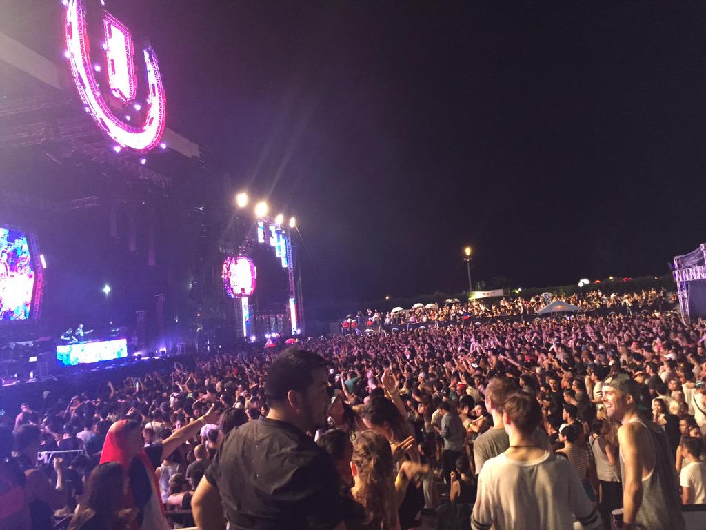 RaveManila's tweet photo. A sea of @ultra ravers! Were you at @Ultra_PH? Tag us. #SmartRoadToUltraPH http://t.co/IxsPAf1M3f
