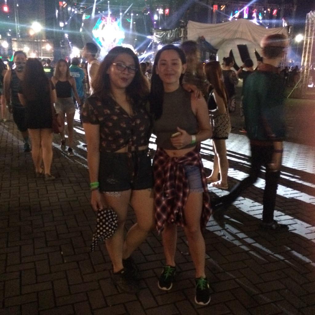 gladysoczon's tweet photo. ULTRA!!! #SmartRoadToUltraPH #ultraph #rtuph @RAVEManila http://t.co/ebdF9eWx5F